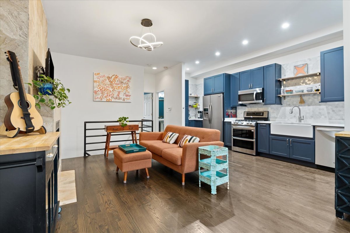 2343 N Leavitt Street #1, Chicago, IL