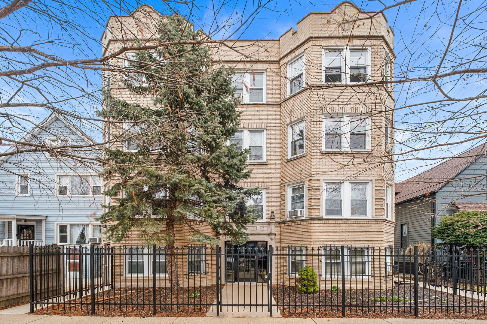 2837 N Sawyer Avenue #3R, Chicago, IL