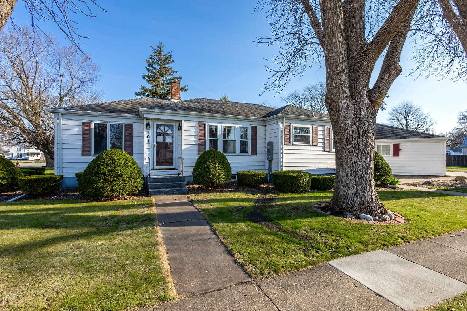 101 E D Street, Alpha, IL