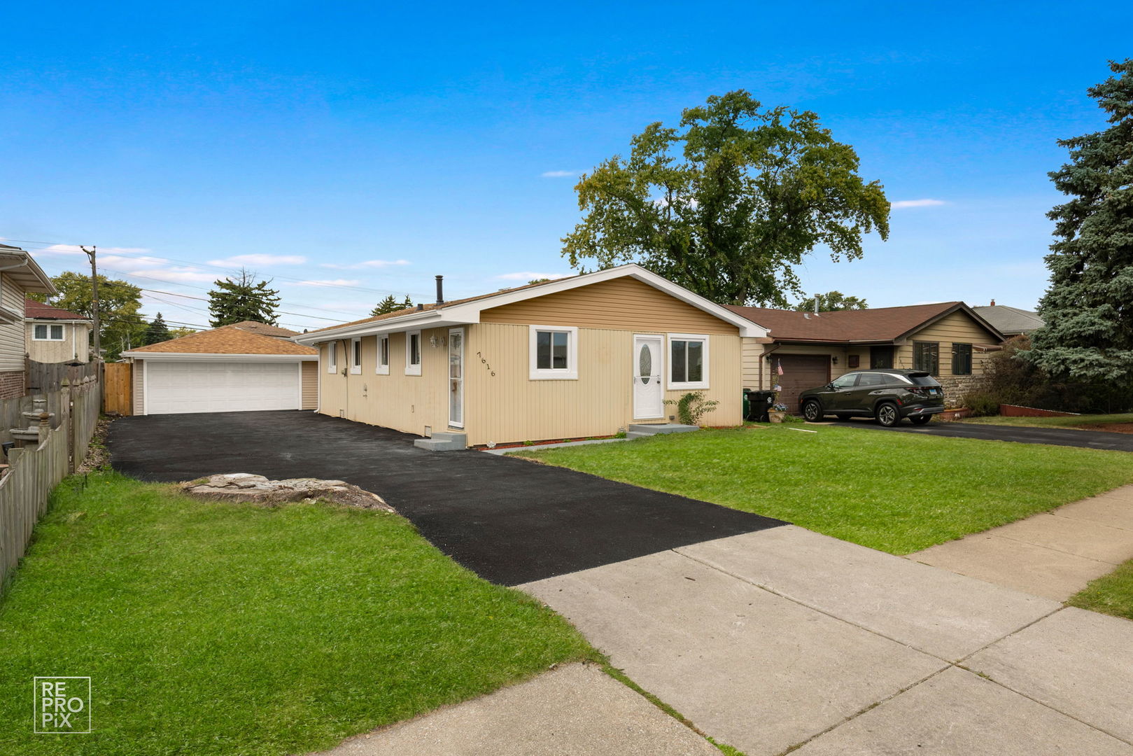 7616 S 78th Avenue, Bridgeview, IL