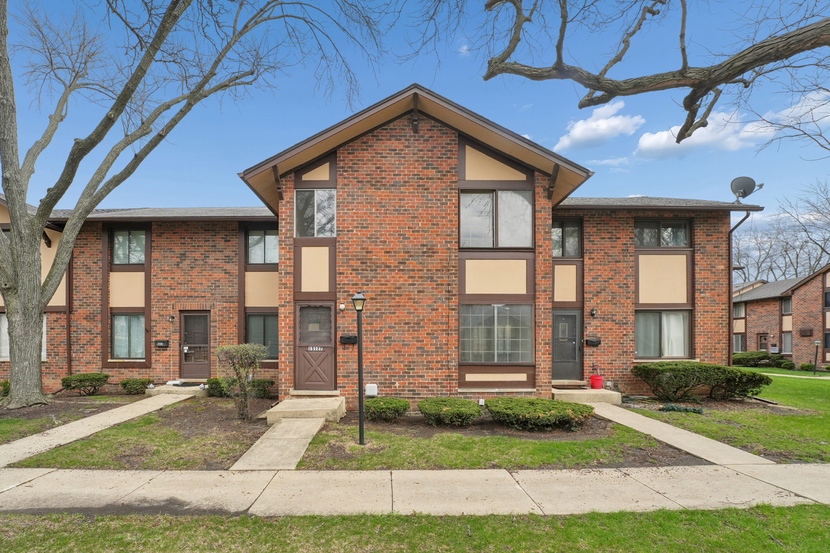 1S127 Stratford Lane, Villa Park, IL