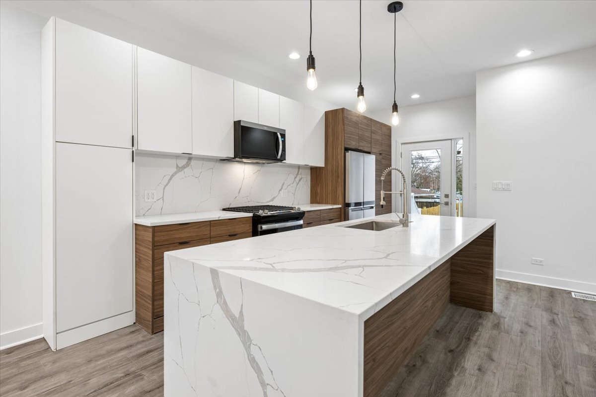 1721 W Arthur Avenue, Chicago, IL