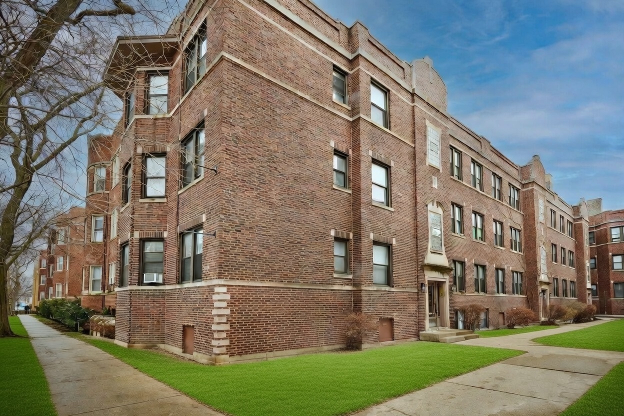 1355 W Touhy Avenue #2N, Chicago, IL