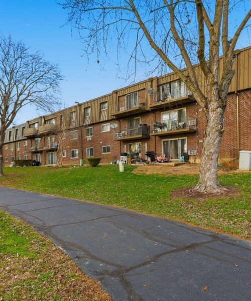 588 Fairway View Drive #2H, Wheeling, IL