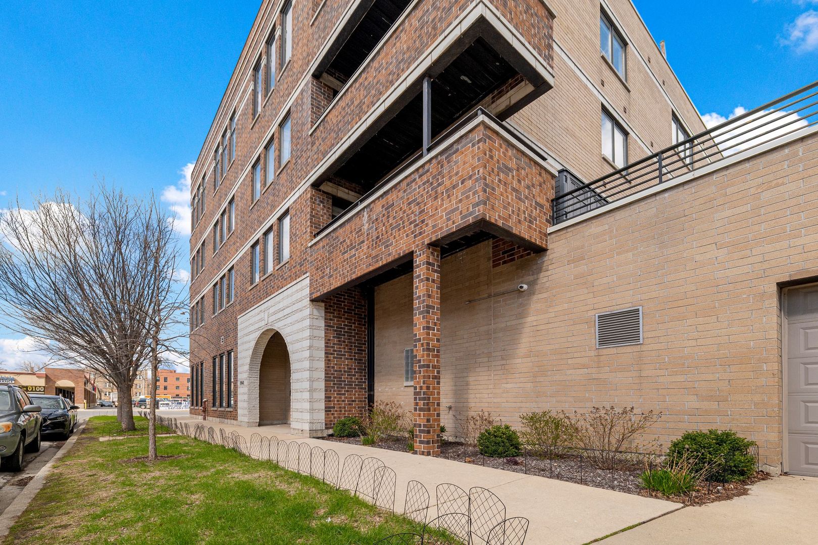 2352 W Shakespeare Avenue #2C, Chicago, IL