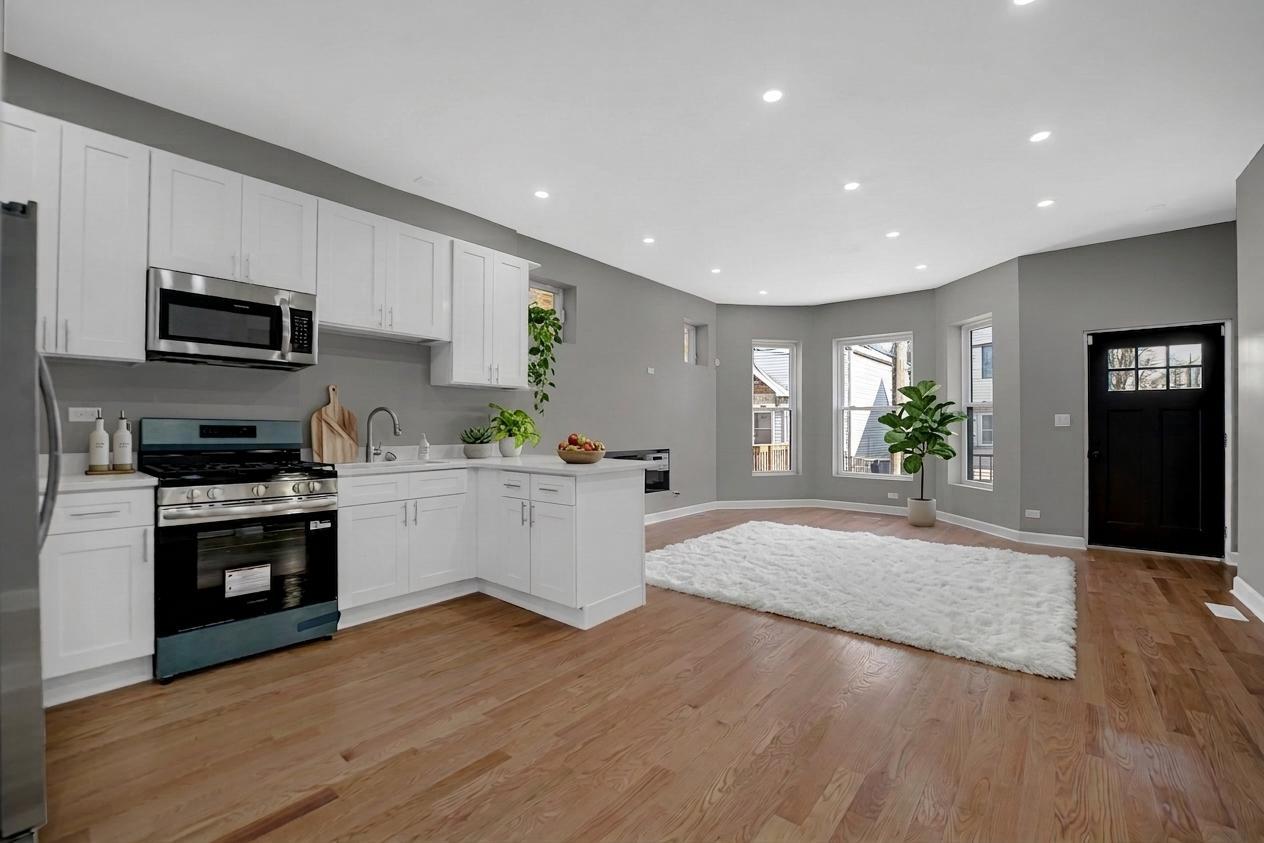 4528 W Maypole Avenue, Chicago, IL