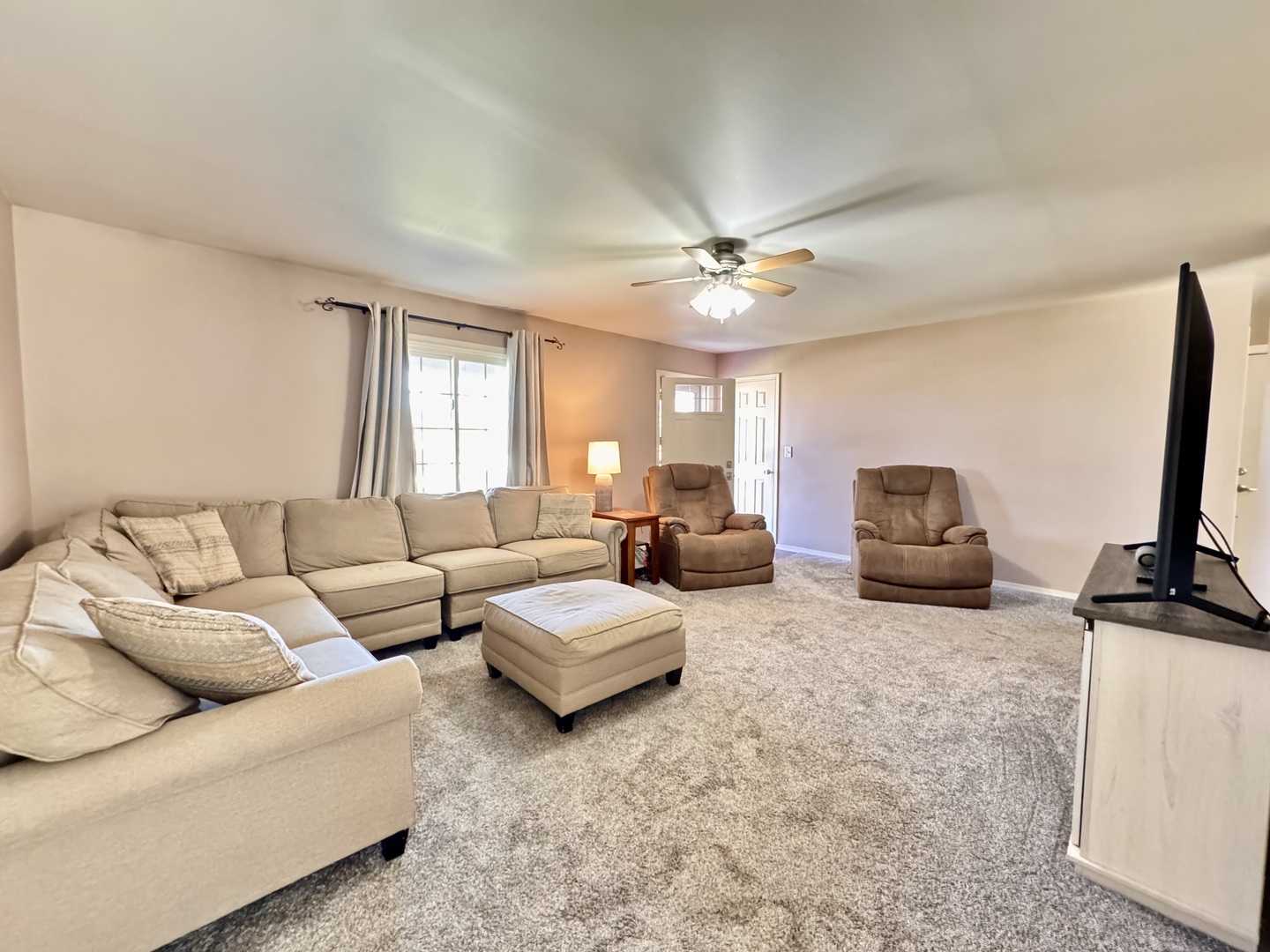 402 Woodside Place, Dixon, IL