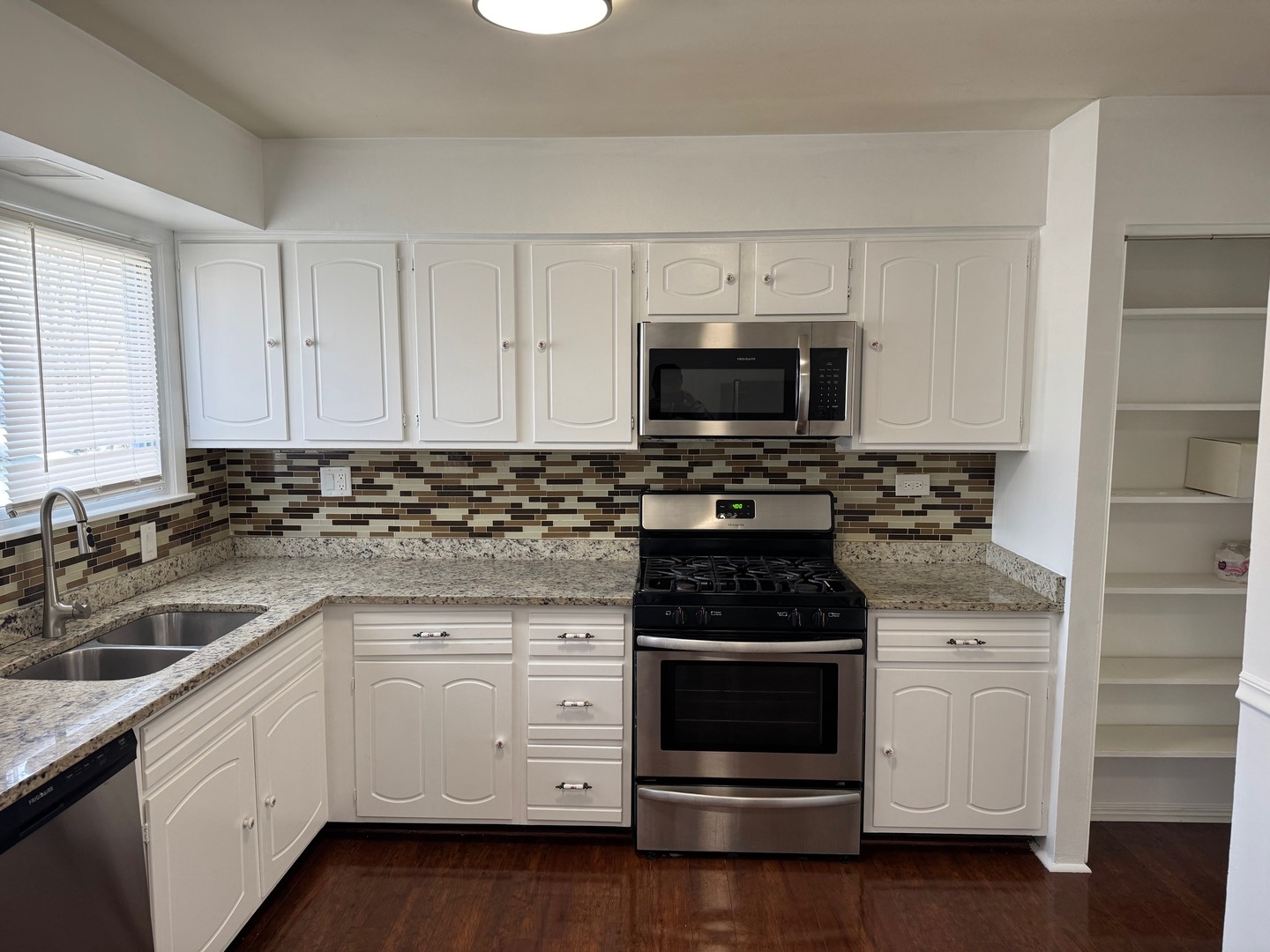 521 FOREST Way, Bolingbrook, IL