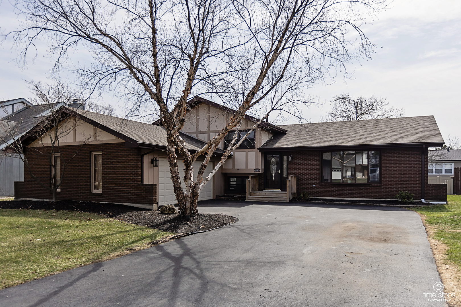 8336 Mending Wall Drive, Woodridge, IL