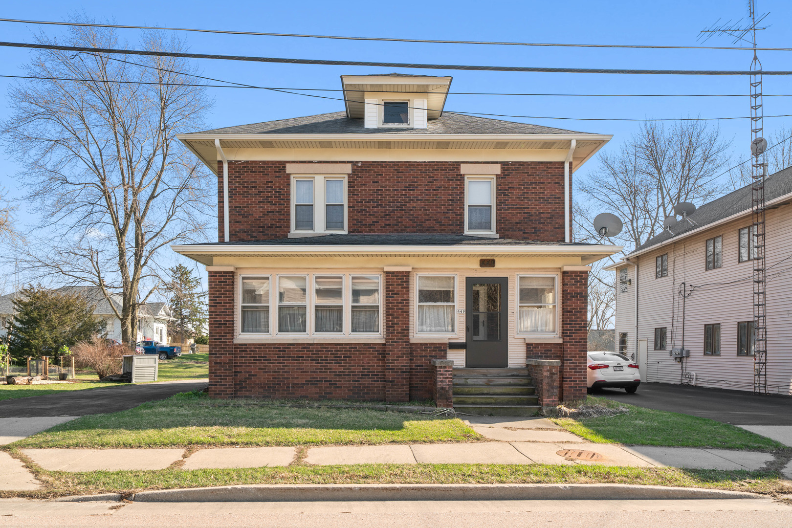 449 W Lincoln Avenue, Hinckley, IL