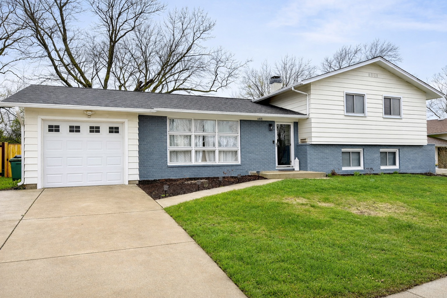 6418 Bradley Drive, Woodridge, IL