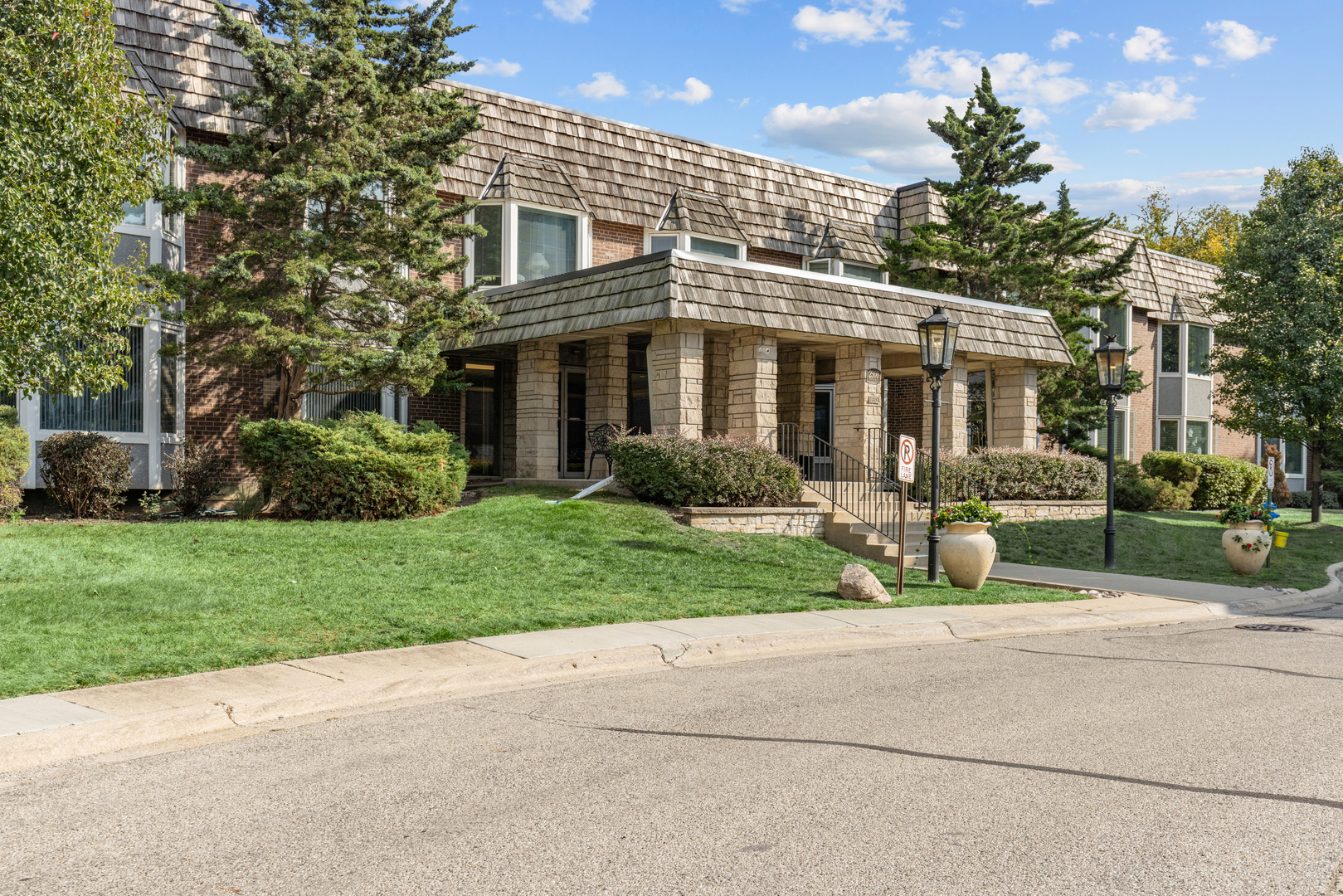 2300 Windsor Mall Court #2E, Park Ridge, IL
