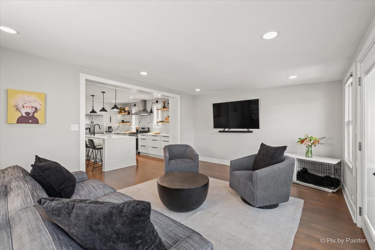 3863 N Oriole Avenue, Chicago, IL