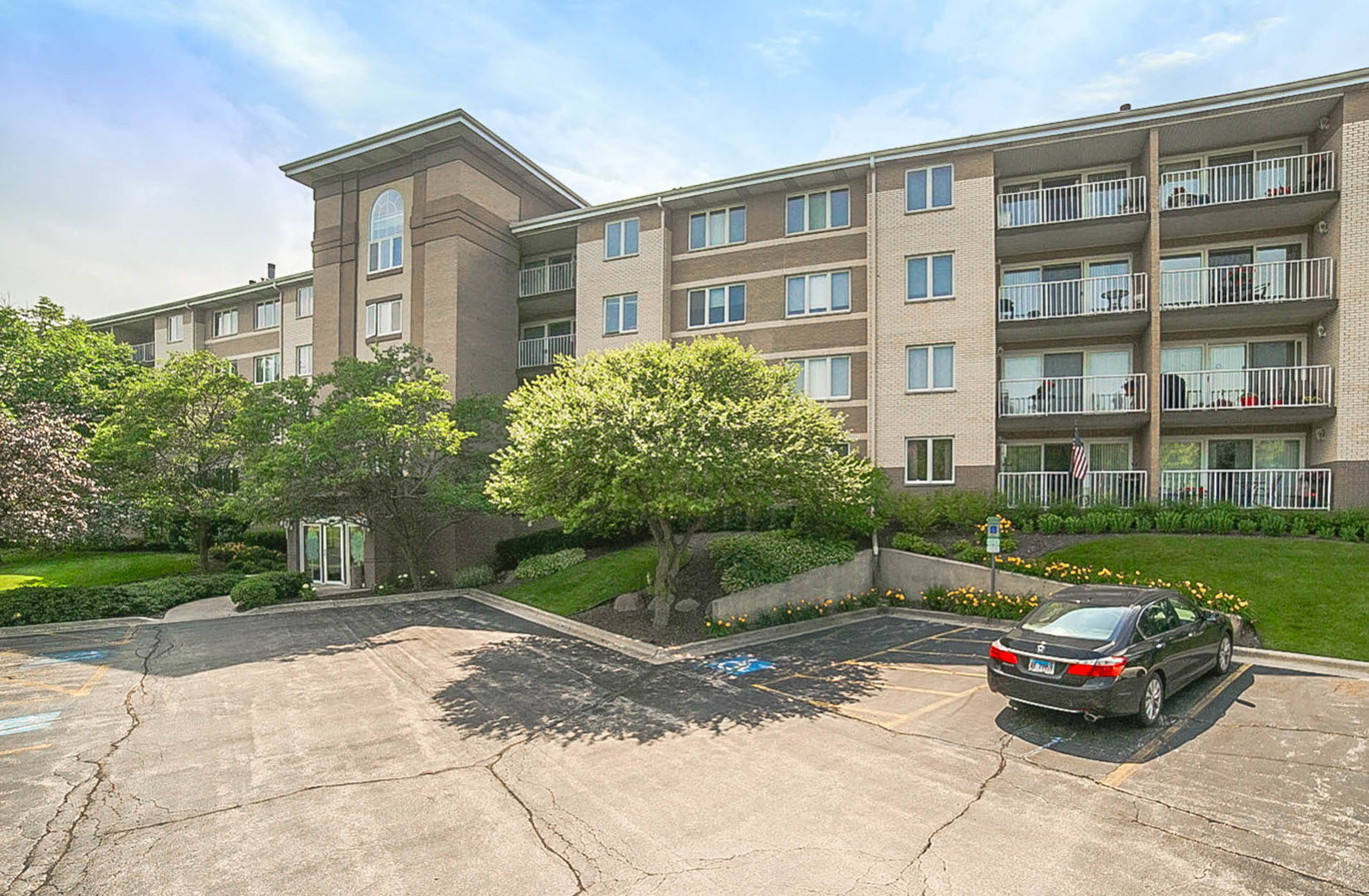 480 E Montrose Avenue #203, Wood Dale, IL