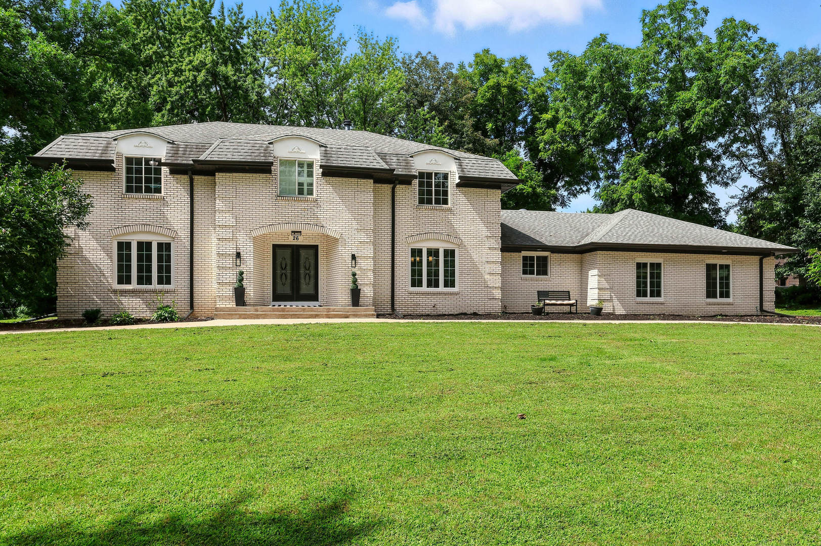 26 Briarwood Lane, Bettendorf, IA