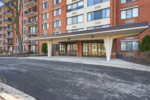 2000 Saint Regis Drive #2B, Lombard, IL