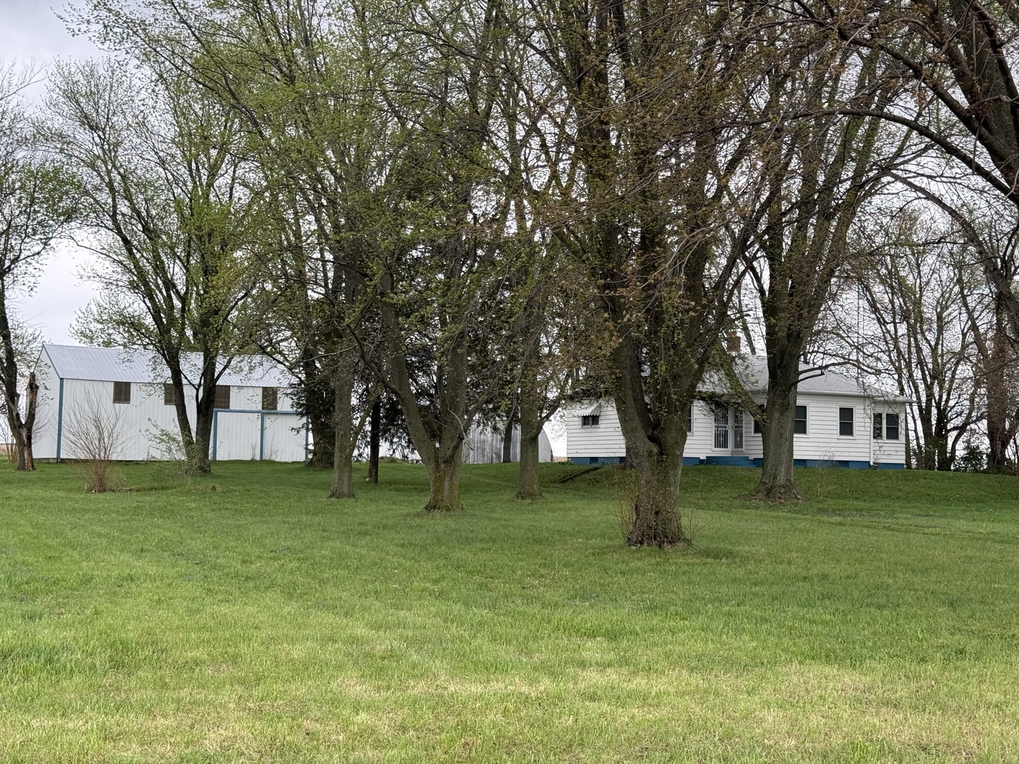 827 N 3450th Road, Utica, IL