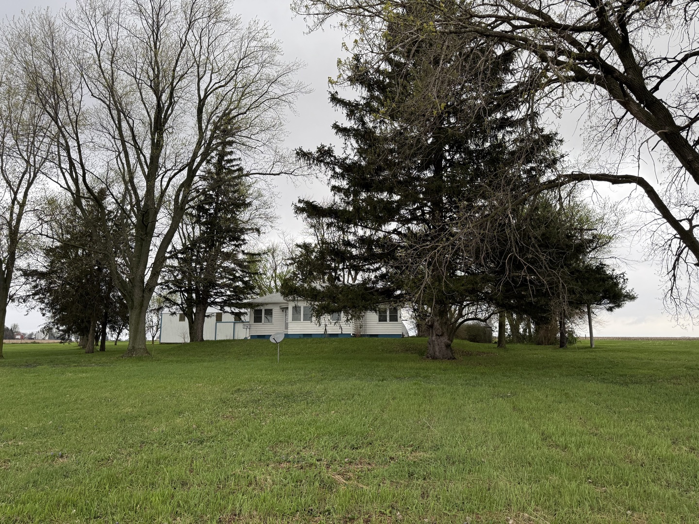 827 N 3450th Road, Utica, IL