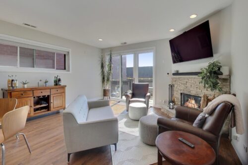 2241 W Roscoe Street #3, Chicago, IL