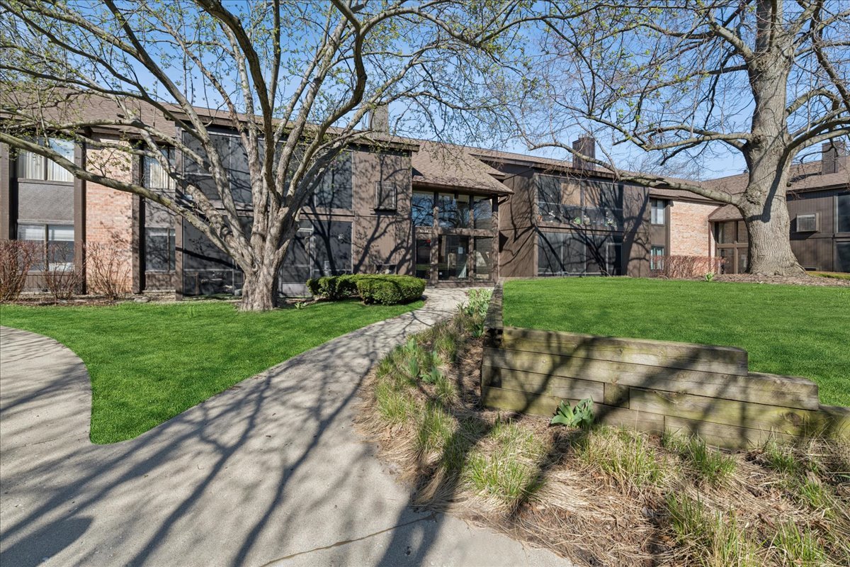 720 St. Andrews Lane #24, Crystal Lake, IL