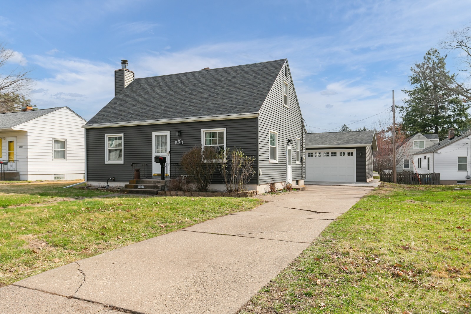 2323 Frances Place, Davenport, IA