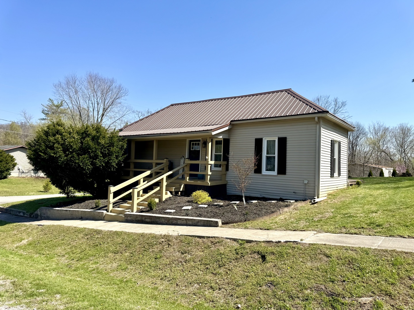 56 May Avenue, Buncombe, IL