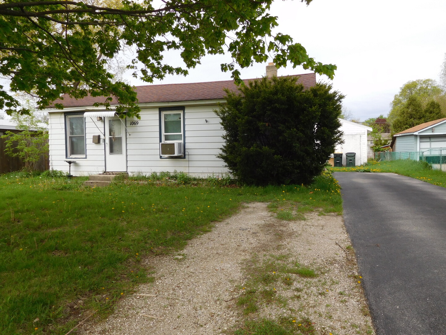 1069 Douglas Avenue, Aurora, IL