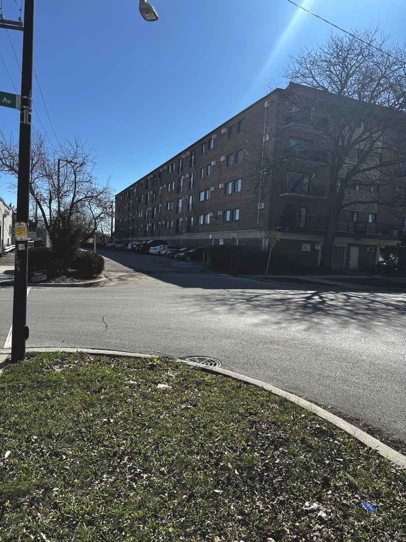 2333 N Neva Avenue #404C, Chicago, IL