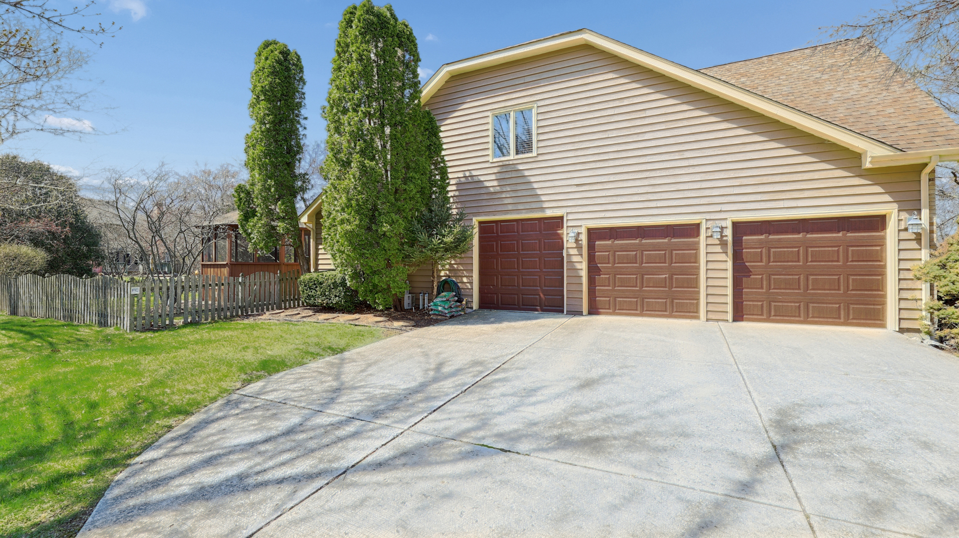 1000 Sheringham Drive, Naperville, IL