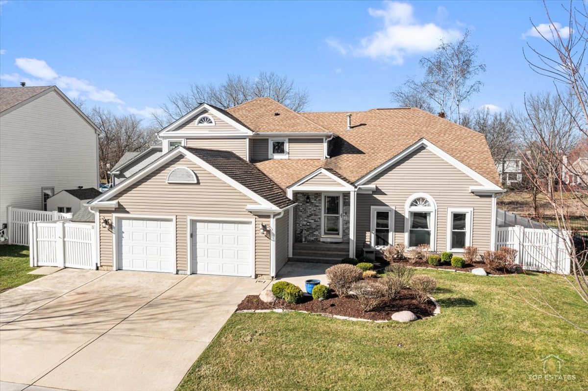 1894 Maine Drive, Elk Grove Village, IL