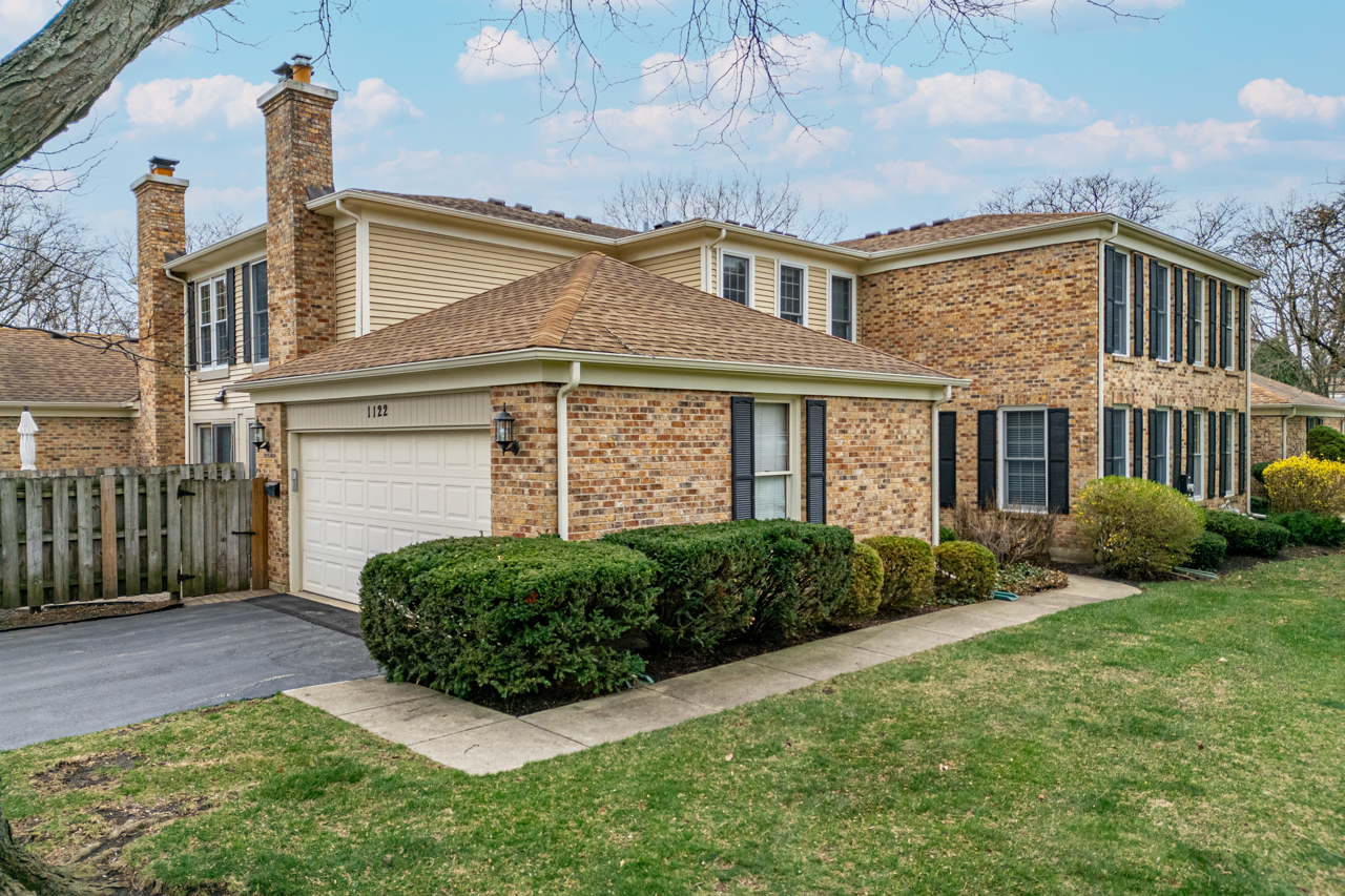 1122 Creekside Drive, Wheaton, IL