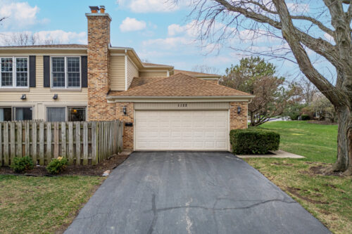 1122 Creekside Drive, Wheaton, IL