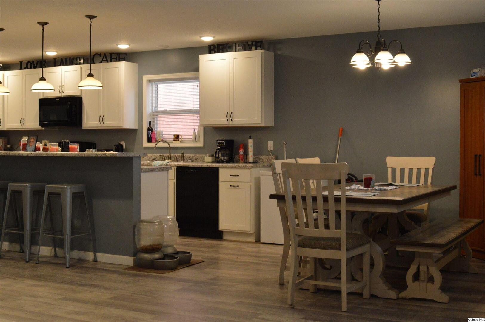 921 Adams, Quincy, IL