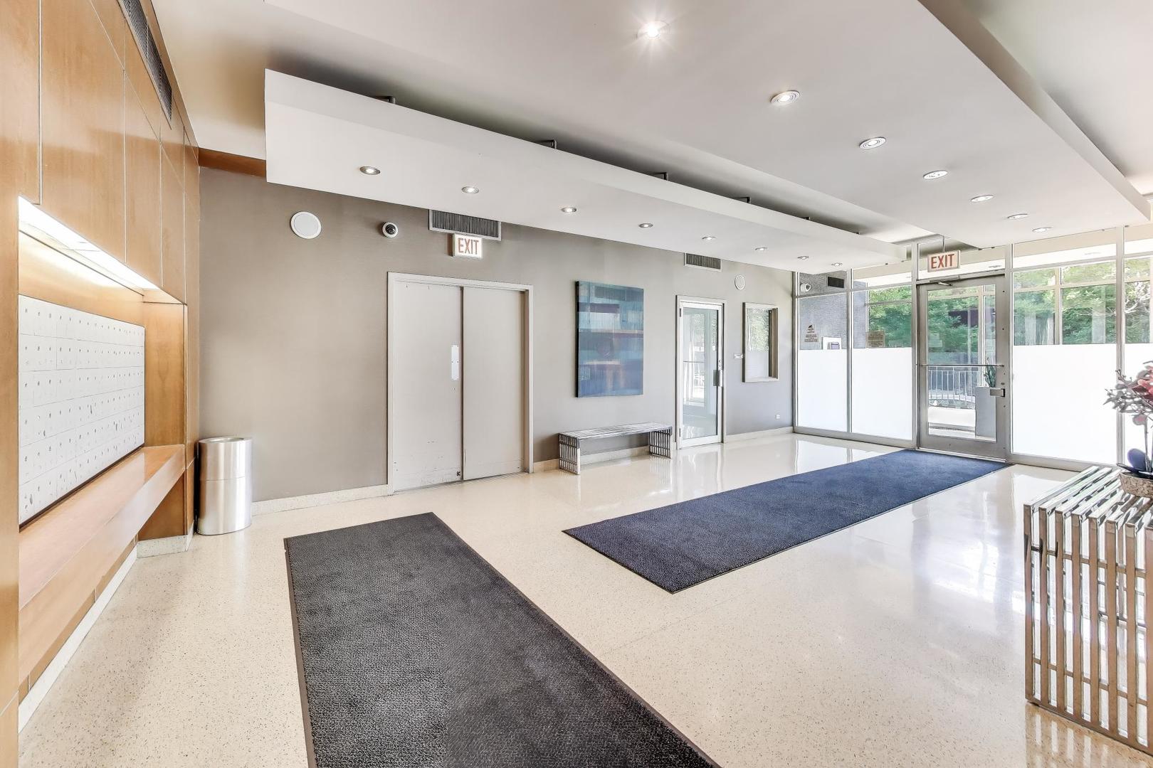 450 W Briar Place #7G, Chicago, IL