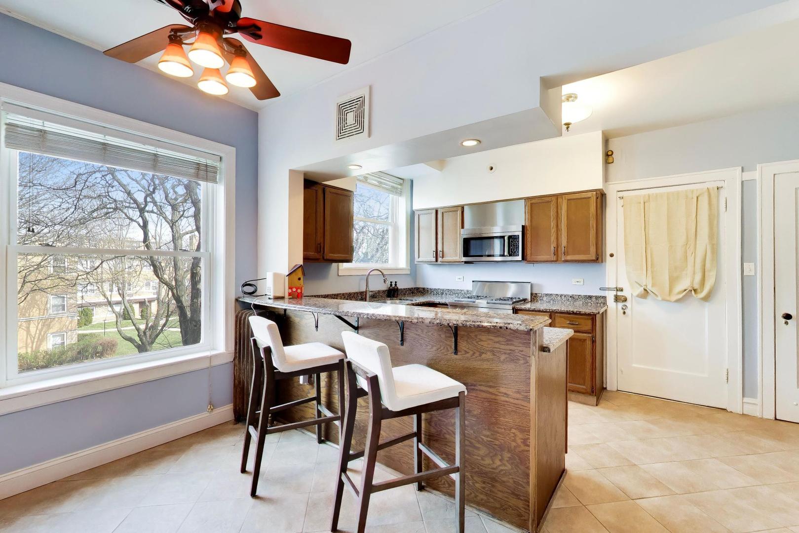 2041 W FARWELL Avenue #2E, Chicago, IL