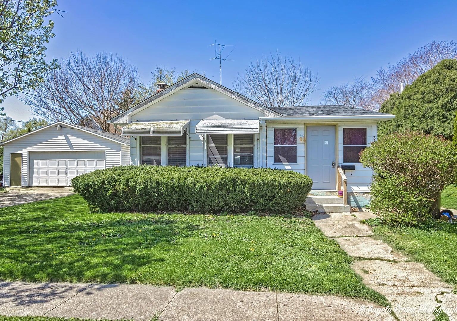 305 Blanchard Street, Harvard, IL