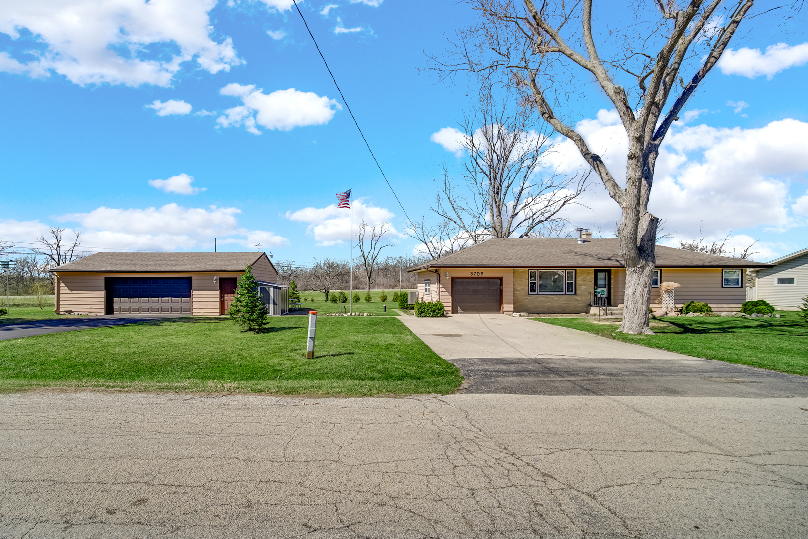 3709 Hawthorne Street, Harvard, IL