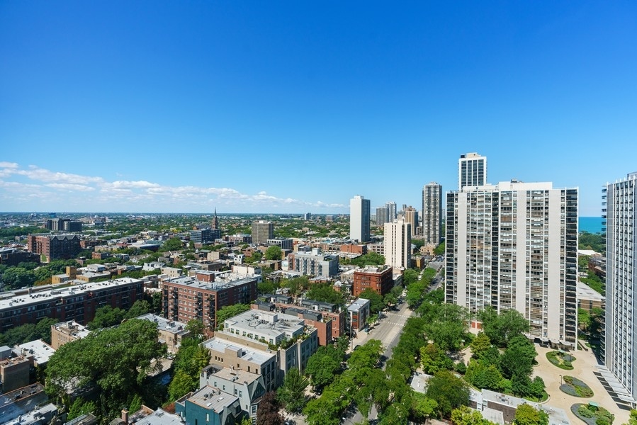 1360 N SANDBURG Terrace #2510, Chicago, IL