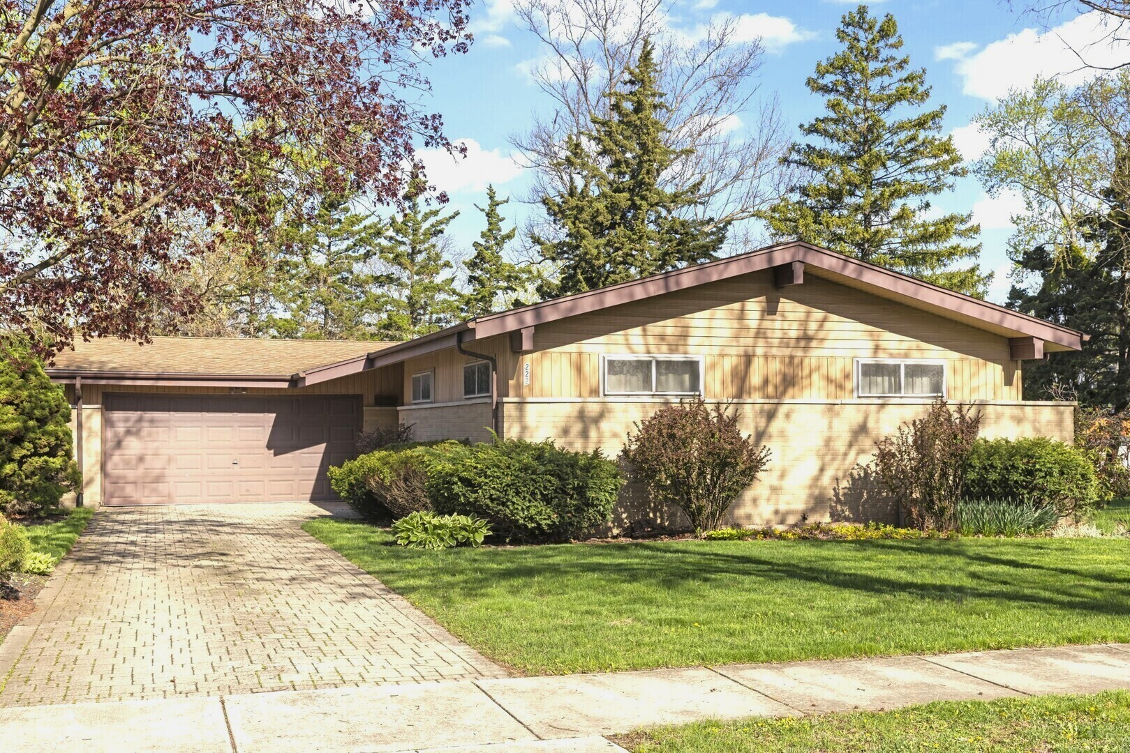222 E Julia Drive, Villa Park, IL