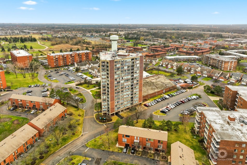 3925 Triumvera Drive #10B, Glenview, IL