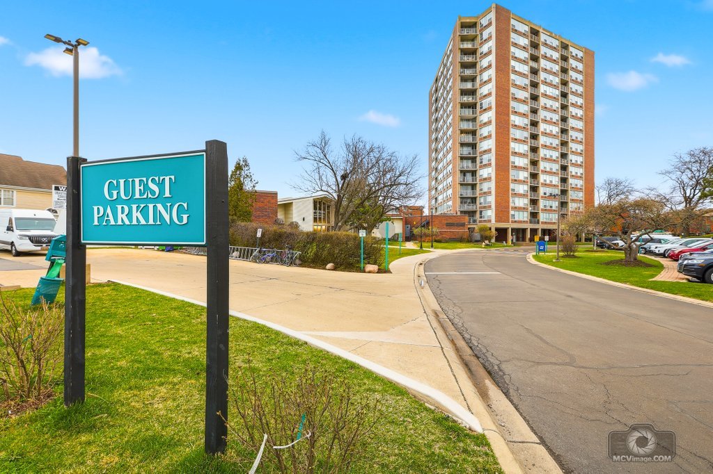 3925 Triumvera Drive #10B, Glenview, IL