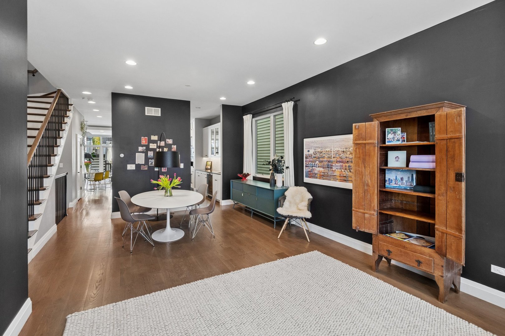 3717 N HERMITAGE Avenue, Chicago, IL