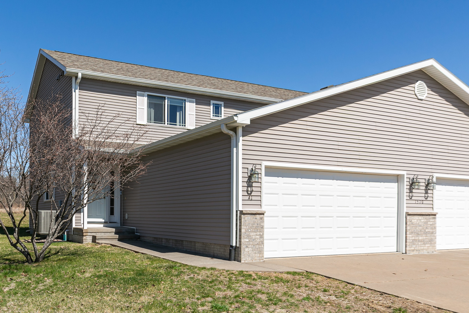 1570 Savannah Circle #A1, Davenport, IA