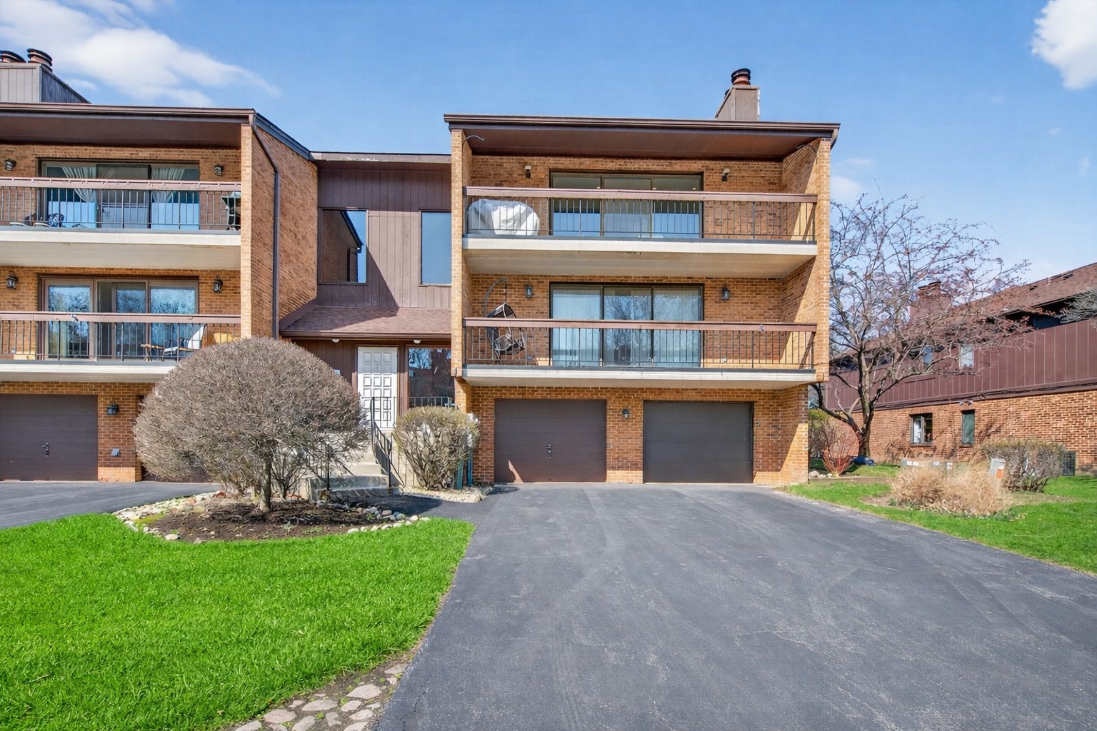8150 Brookside Drive #204, Palos Park, IL