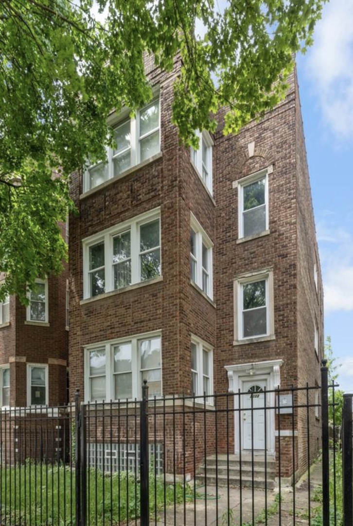 8222 S Maryland Avenue #3, Chicago, IL