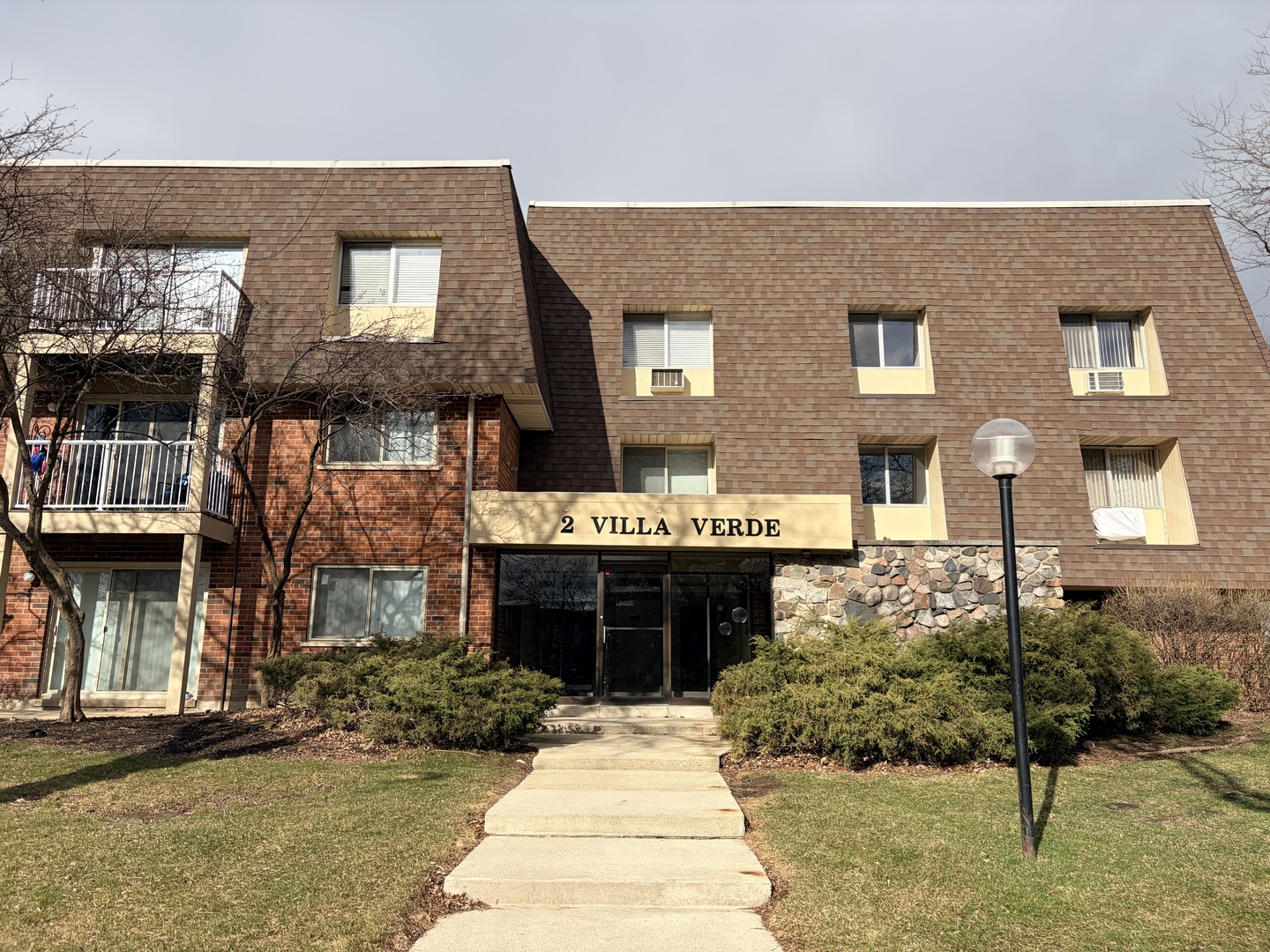 2 Villa Verde Drive #201, Buffalo Grove, IL