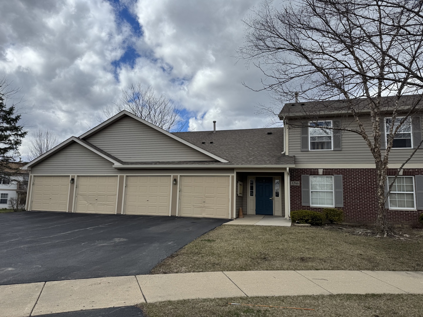 1244 N Red Oak Circle #3, Round Lake Beach, IL