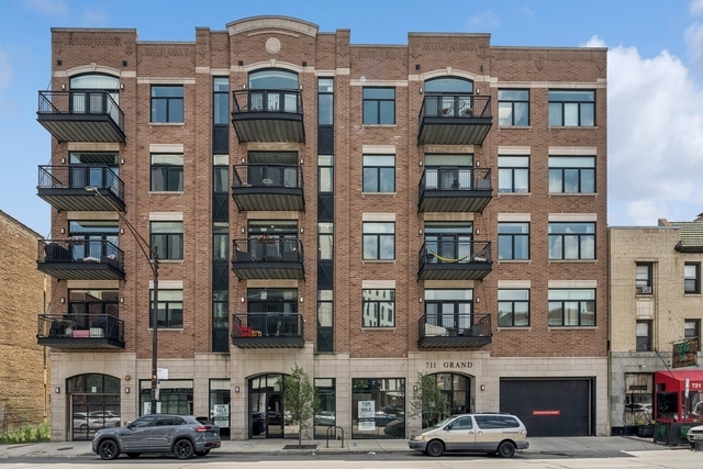 711 W GRAND Avenue #402, Chicago, IL