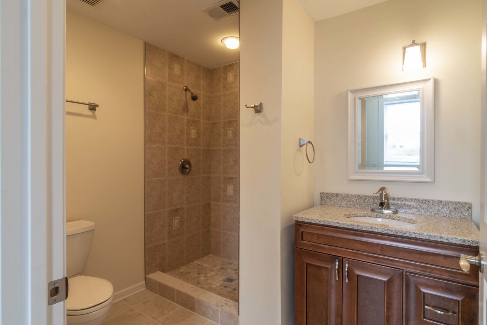 1761 W Augusta Boulevard #2F, Chicago, IL