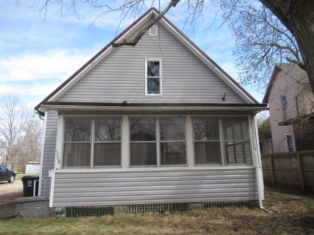 1208 Marshall Avenue, Paris, IL